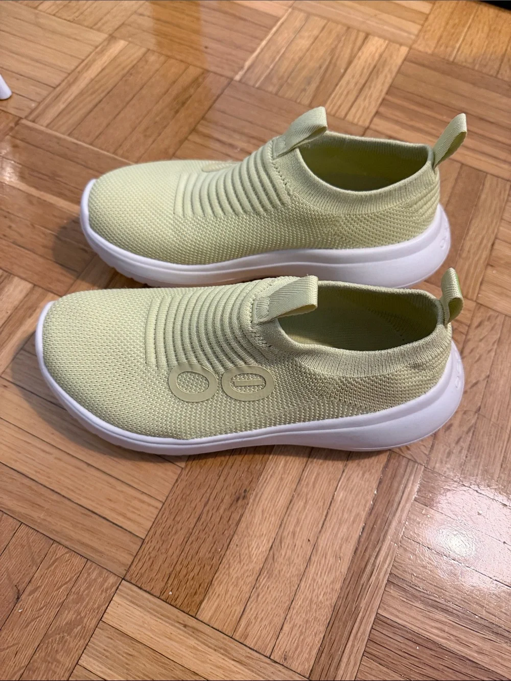 Like New OOFOS OOmy Zen - Lemongrass - 7 / Chalk & Lemongrass
